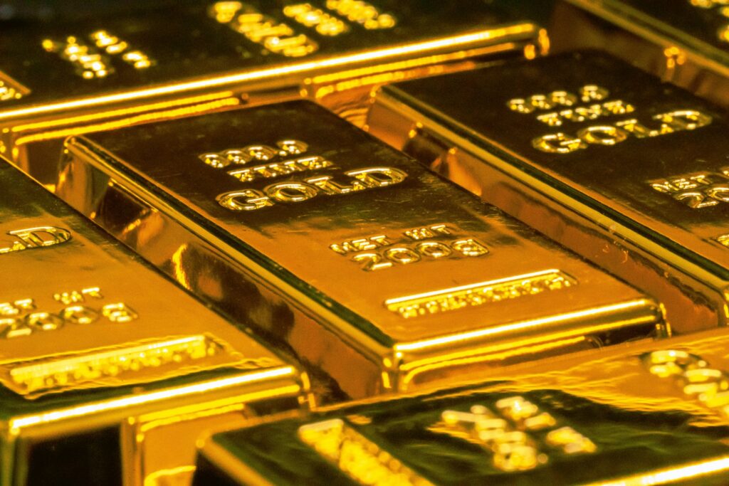 Gold Price Alert: Historic highs hit $5,590/oz as the US-Greenland trade war and Venezuela conflict trigger a global safe-haven flight. Expert 2026 analysis